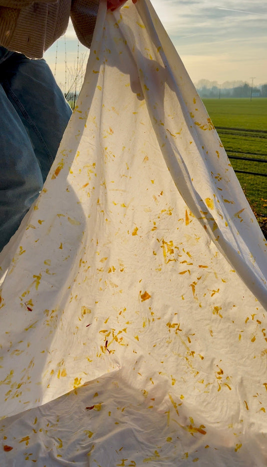 Golden table cloth