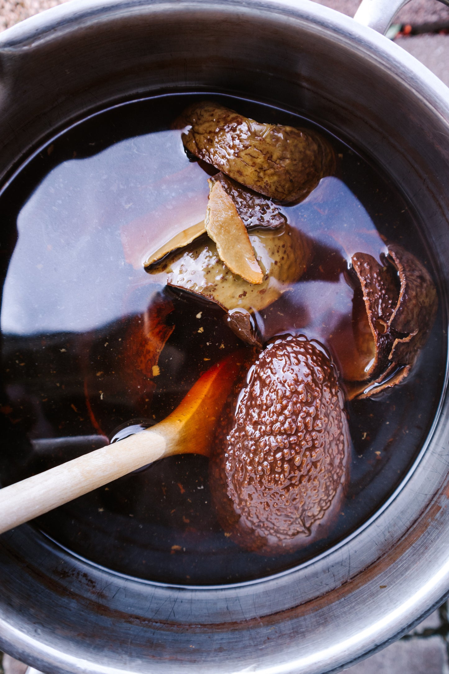 Natural Dyeing with Kitchen Waste - Natural Dye Tutorial