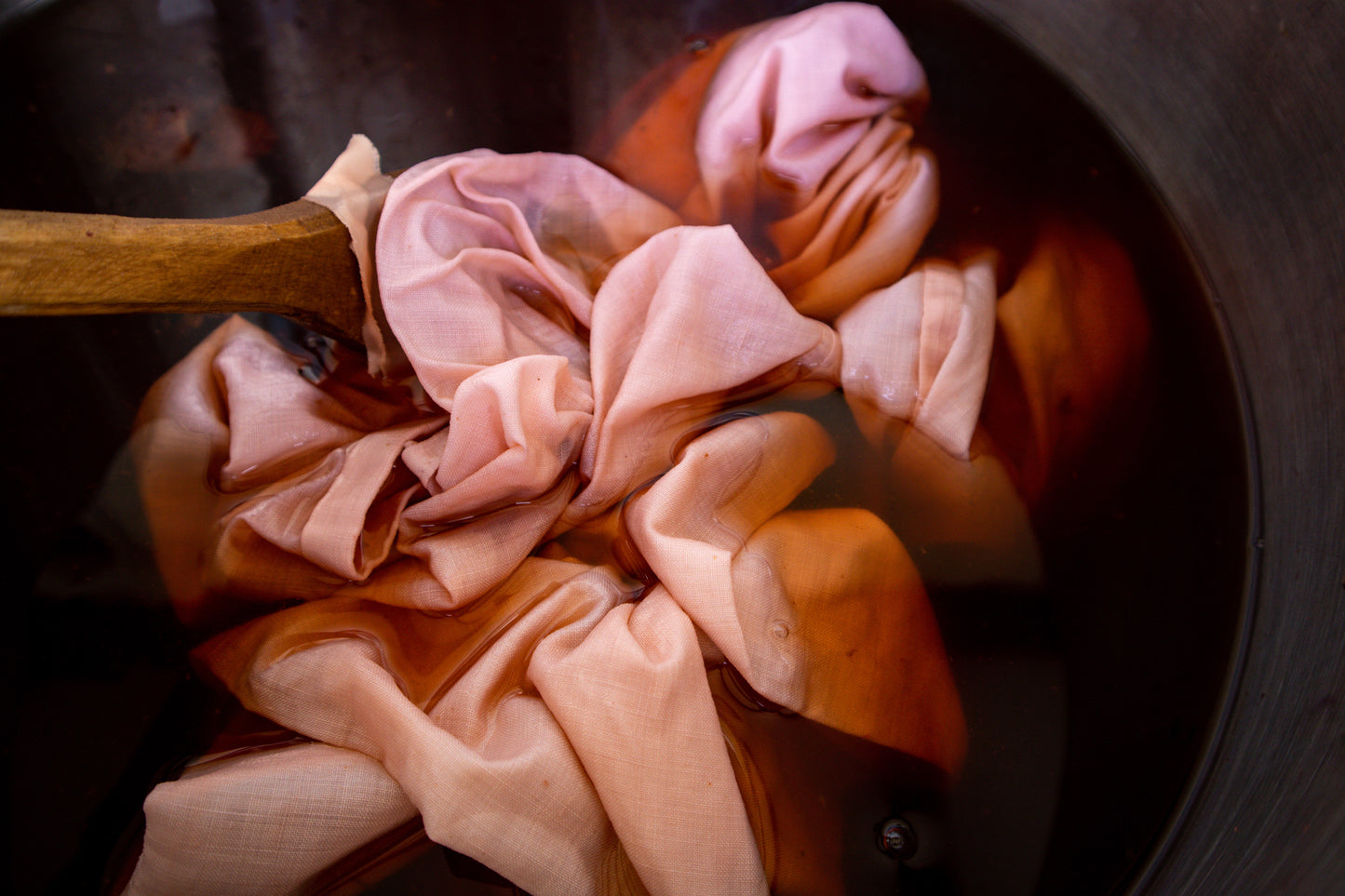 Natural Dyeing with Kitchen Waste - Natural Dye Tutorial