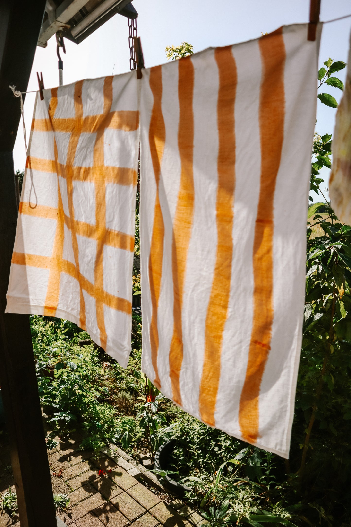 Natural Dyeing with Kitchen Waste - Natural Dye Tutorial