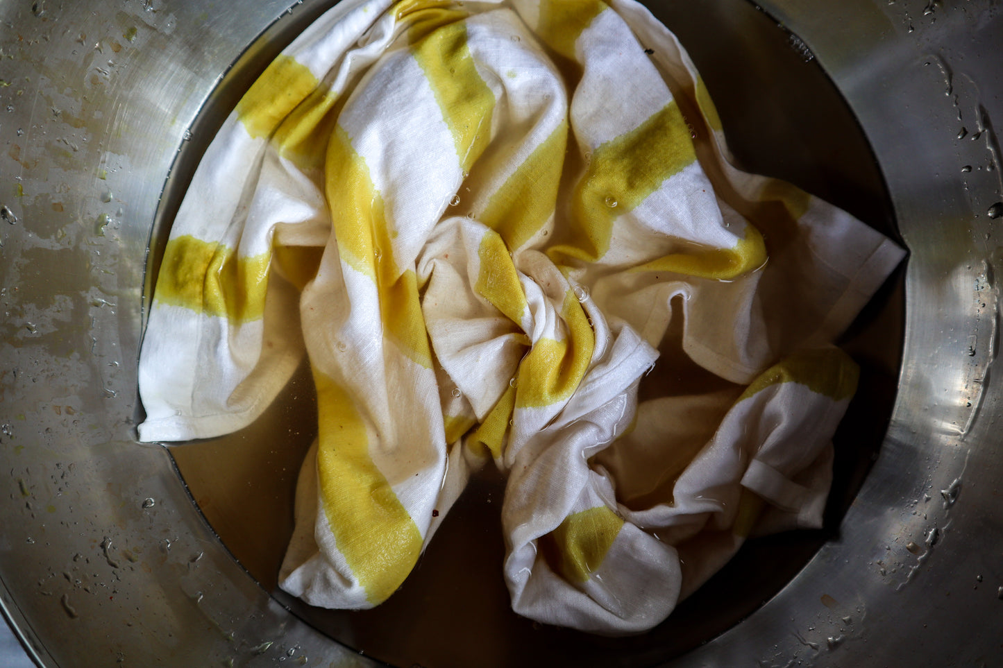 Natural Dyeing with Kitchen Waste - Natural Dye Tutorial