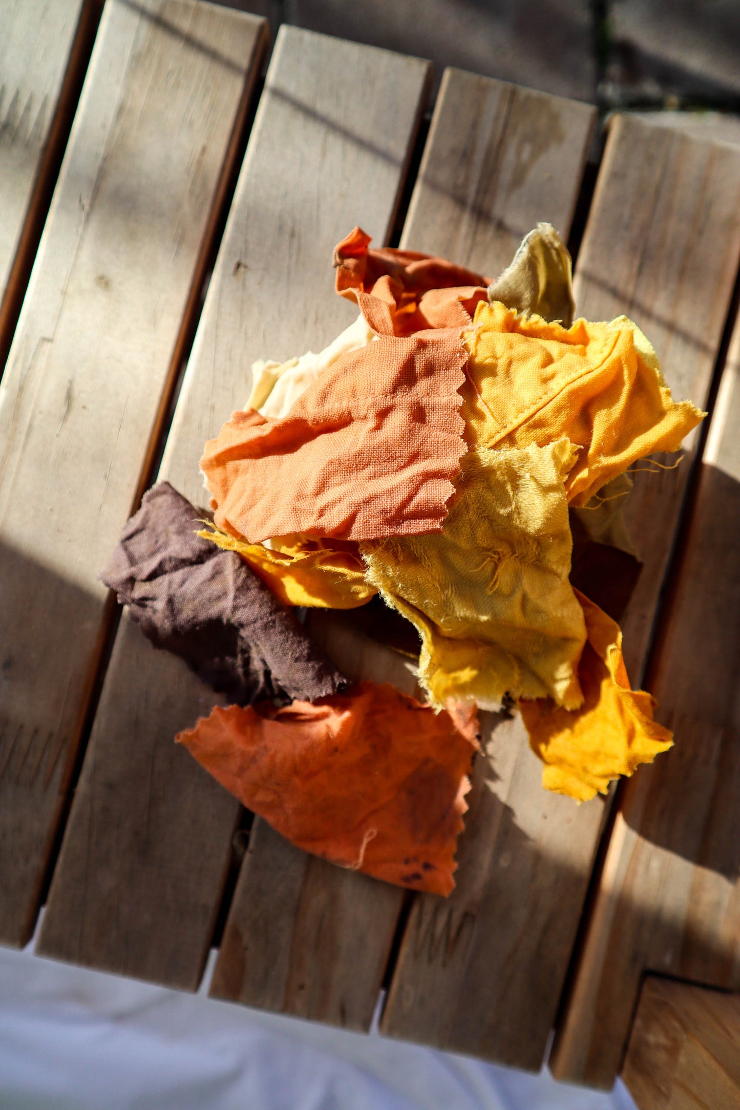 Natural Dyeing with Kitchen Waste - Natural Dye Tutorial